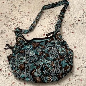 Large Vera Bradley Crossbody bag, multiple pockets in inside & outside.